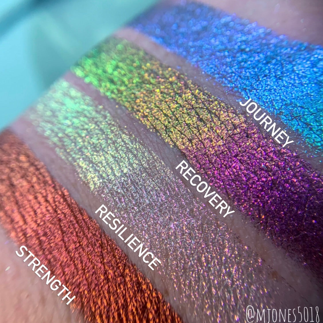 Best Chromes Multi-Chrome Eyeshadow Single- Resilience