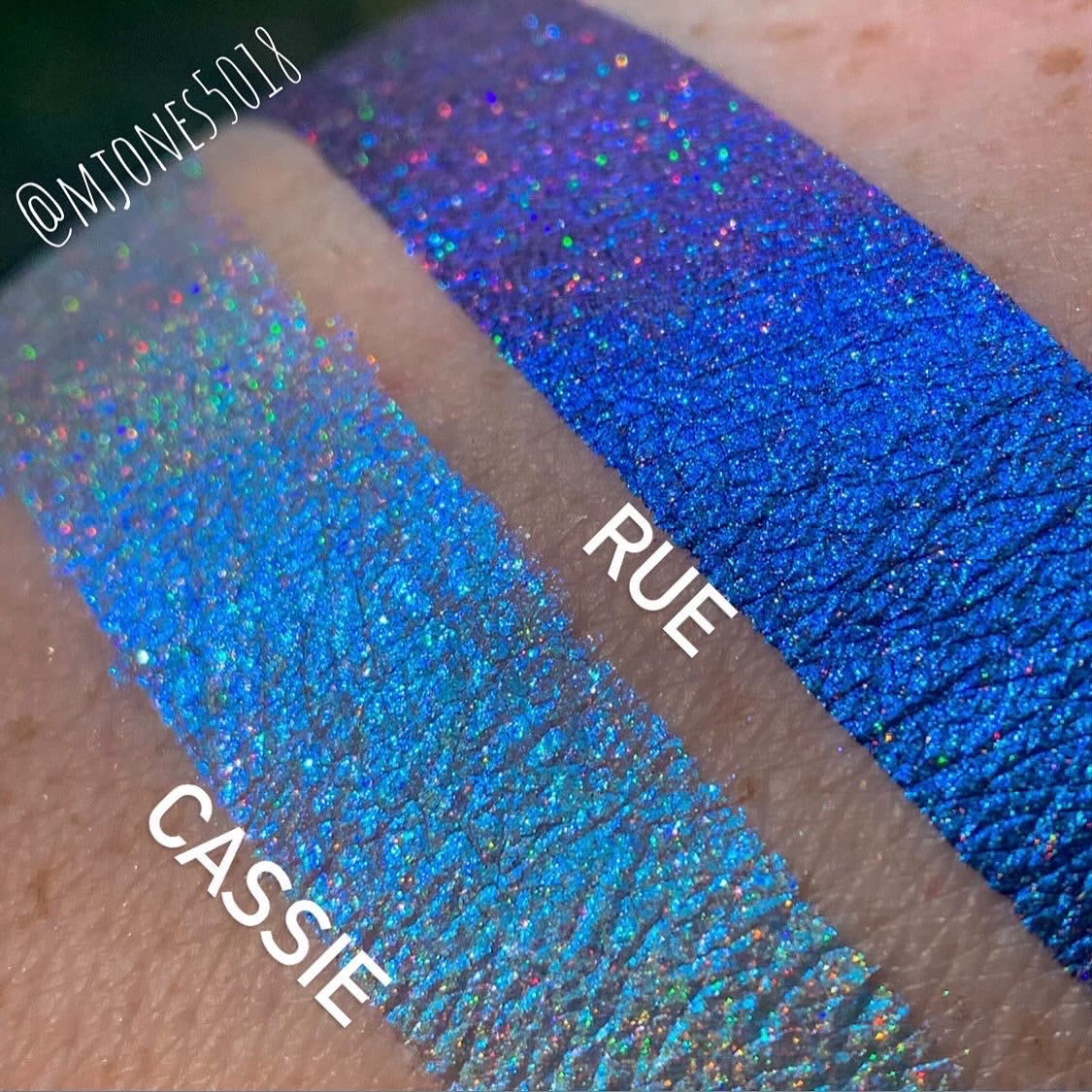 Euphoric Holo Liquid Eyeshadow- Cassie